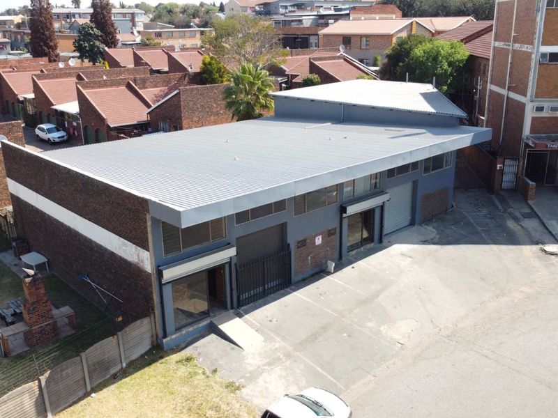 2 Big Mini Factories Plus 2 Flats/Apartments - Photo 3