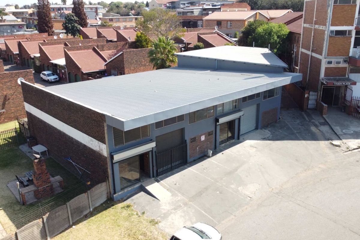 2 Big Mini Factories Plus 2 Flats/Apartments - Photo 3