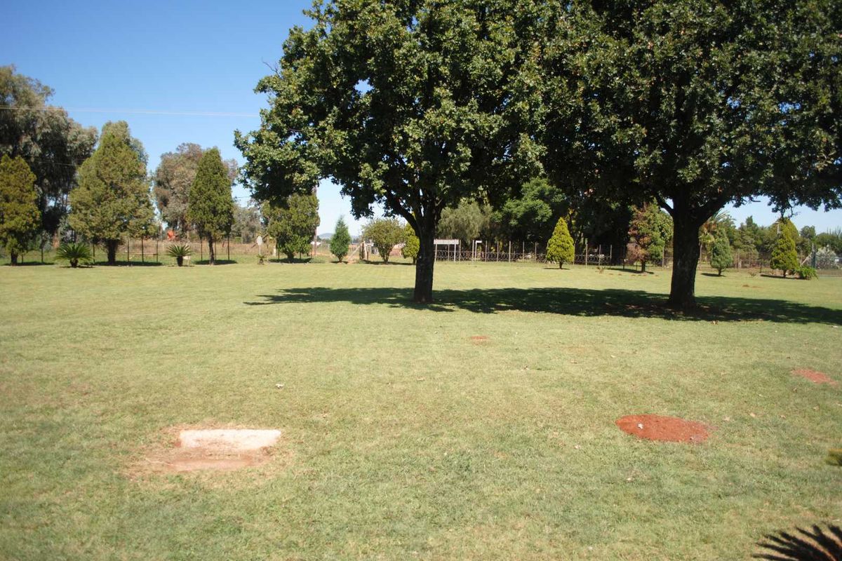 Feast your eyes on this lovely property well suited for Bonafide farming or as an Equestrian property - Photo 4