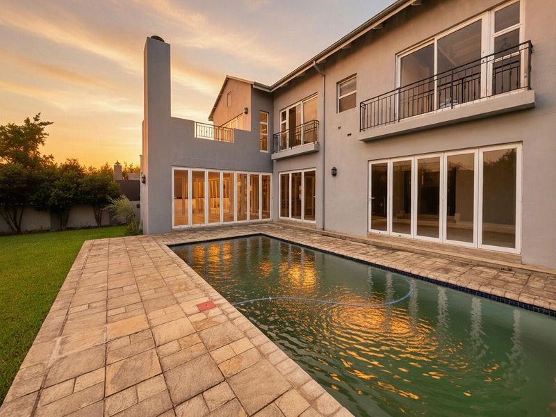 Spacious Family Home In Top Location - Photo 2