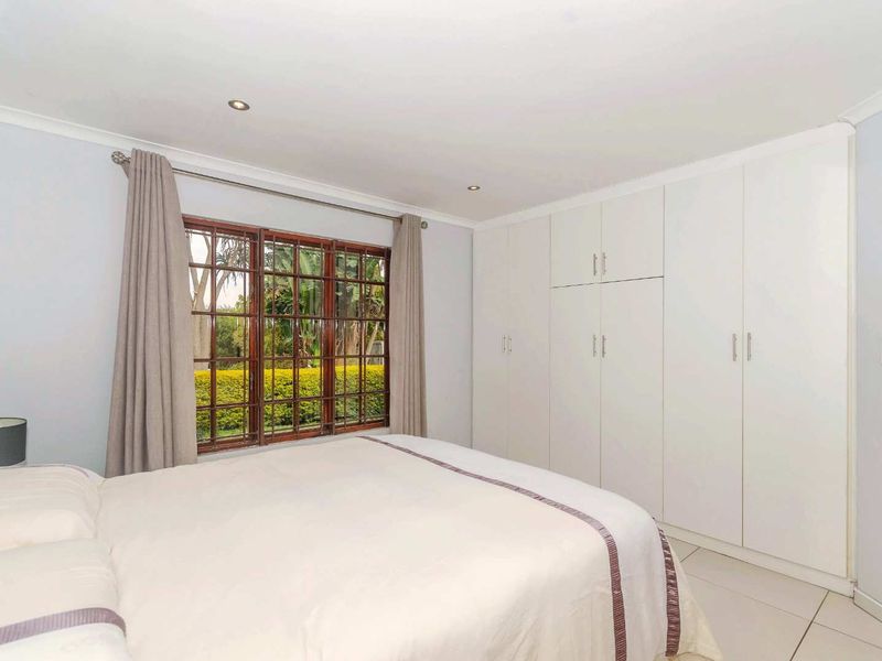 Beautiful 2 Bedroom Townhouse For Sale in Waterfall - Photo 9