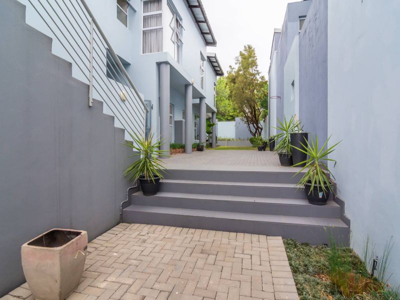 Elegant 4-bedroom Home in Ferndale, Randburg - Photo 7
