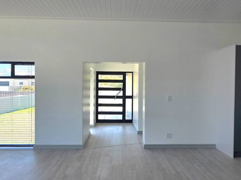 Brand New 5-Bedroom Coastal Home Just 150m from the Beach – No Transfer Duty! - Photo 6