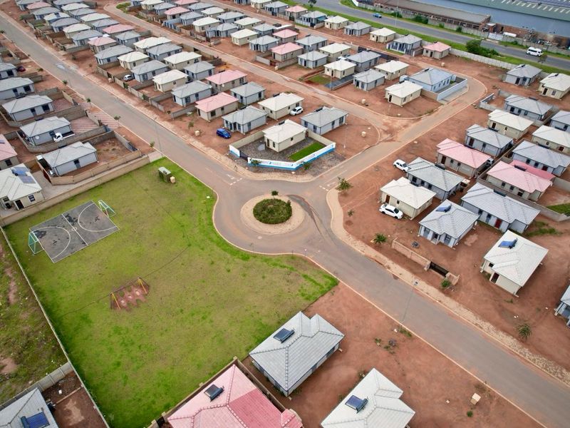 New Modder R 679 025!- New 2 bed ,1 bath - Photo 2