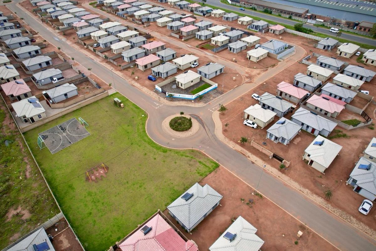 New Modder R 679 025!- New 2 bed ,1 bath - Photo 2