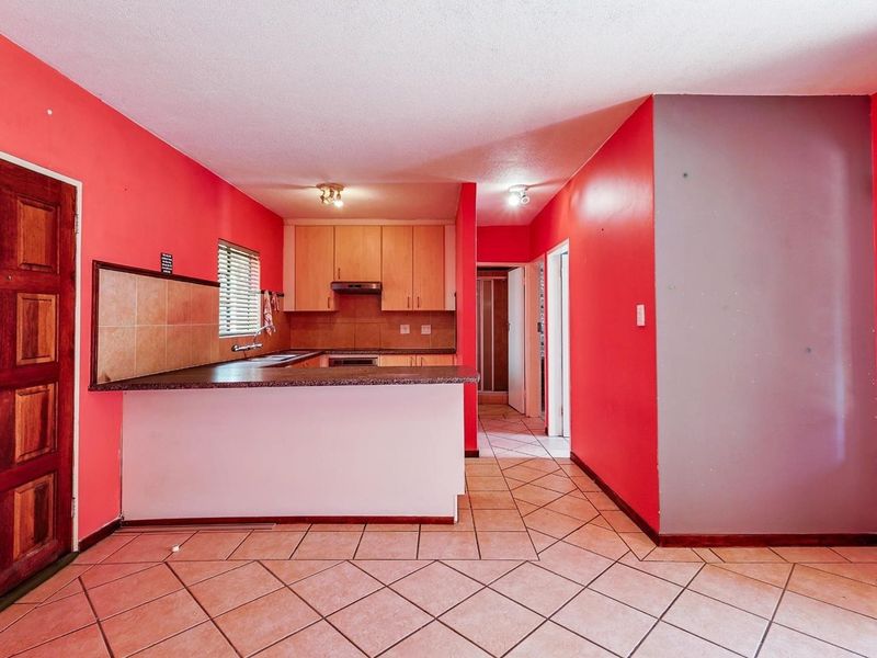 Ground Floor 2-Bedroom Apartment with Garden & Garage – For Rent in Equestria Estate - Photo 8