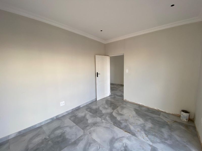Newly Built Estate Home - Photo 8