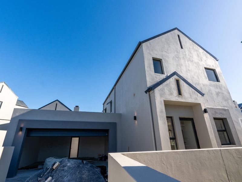 Modern Newly Built 3-Bedroom Home in Secure Estate - Photo 1
