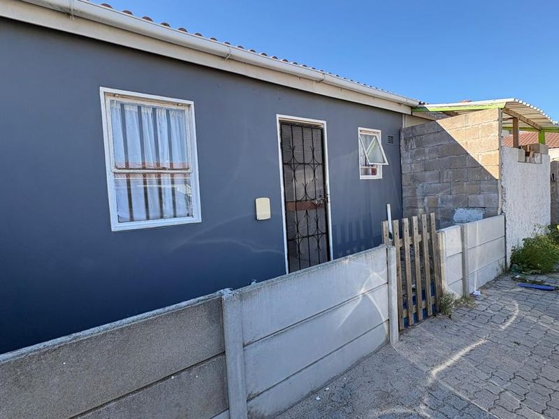 House For Sale In Pelican Park! - Photo 2