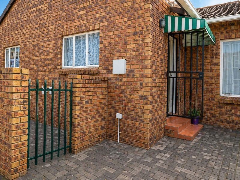 Family-Friendly Home with Huge Park Access in Allens Nek,  2 Bedroom Simplex - Photo 3