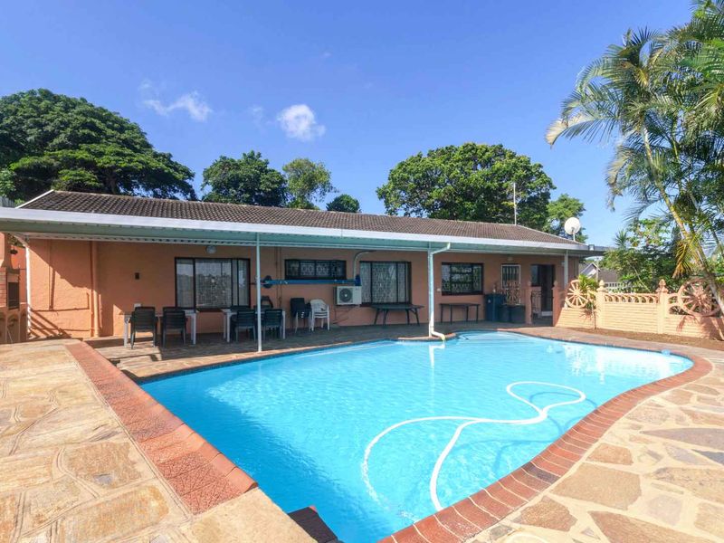 Beautiful Home in the heart of Queensburgh - Photo 1