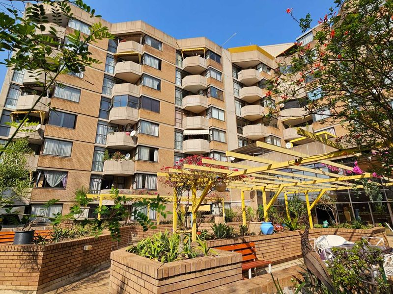 Comfortable Retirement Living in a Secure and Well-Established Community - Photo 1