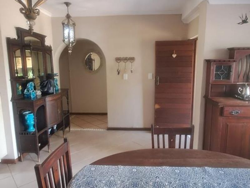 LOVELY 3 BEDROOM FAMILY HOUSE - Photo 2