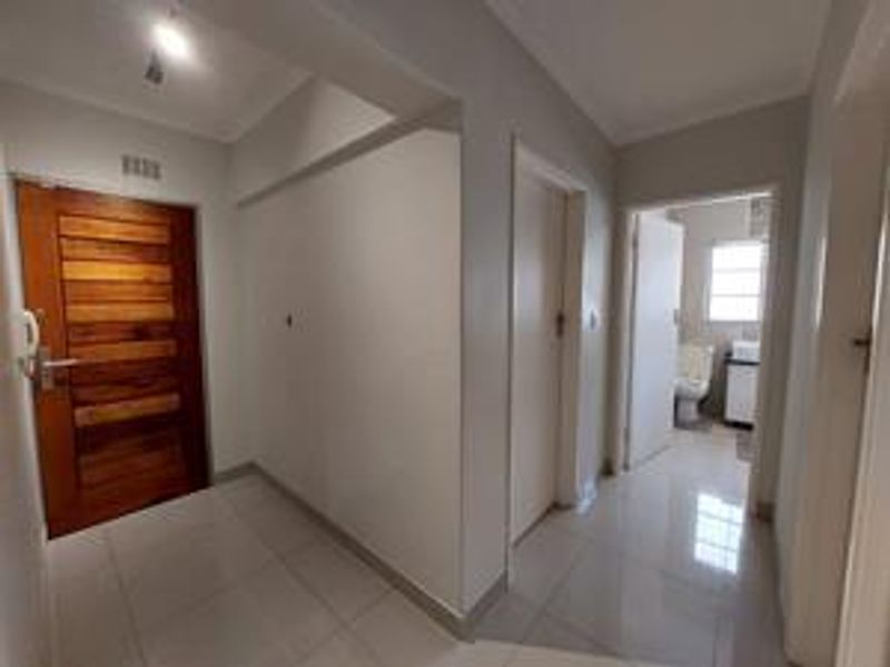 Stunning 2 bedroom apartment in Claremont Upper - Photo 2
