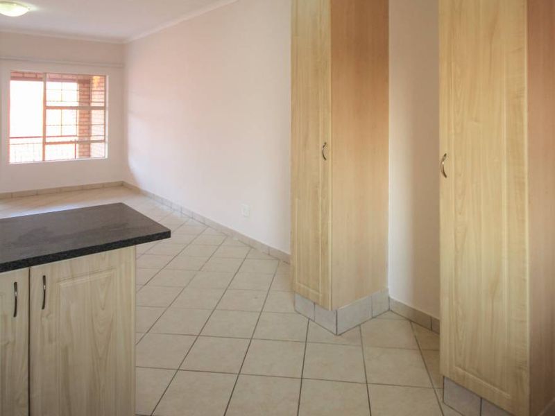 Welcome to Hazeldean - 2 Bedrooms/ 2 Bathrooms/ 1 Garage - Second Floor Unit! - Photo 8