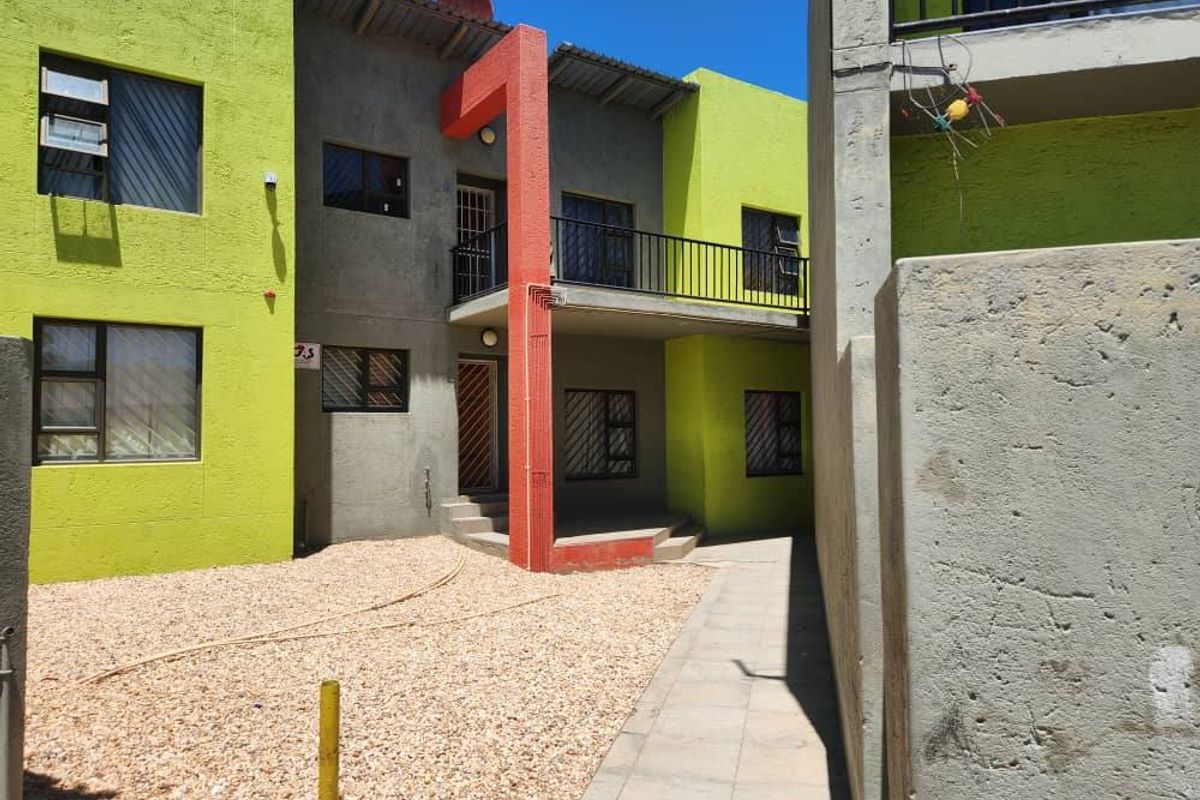 3 Bedroom Townhouse For Sale in Wanaheda - Photo 2