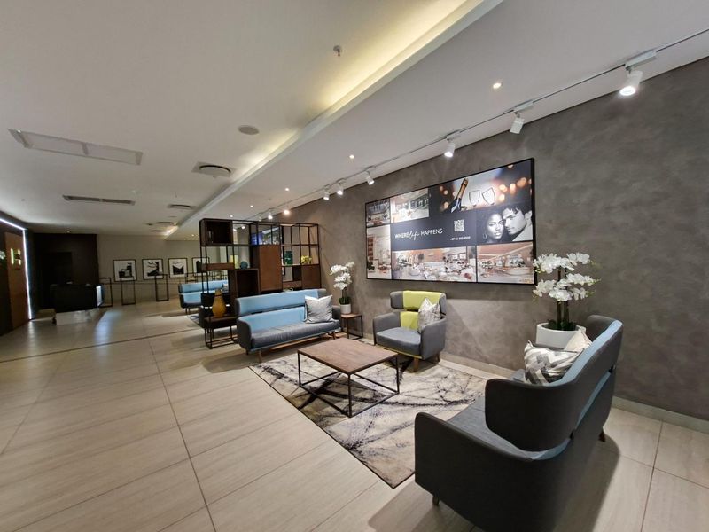 Stunning Furnished, 6th Floor Studio Apartment Available in Sandton Skye - Photo 10