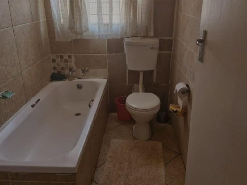 Three bedroom house for sale at The Orchards - Photo 10