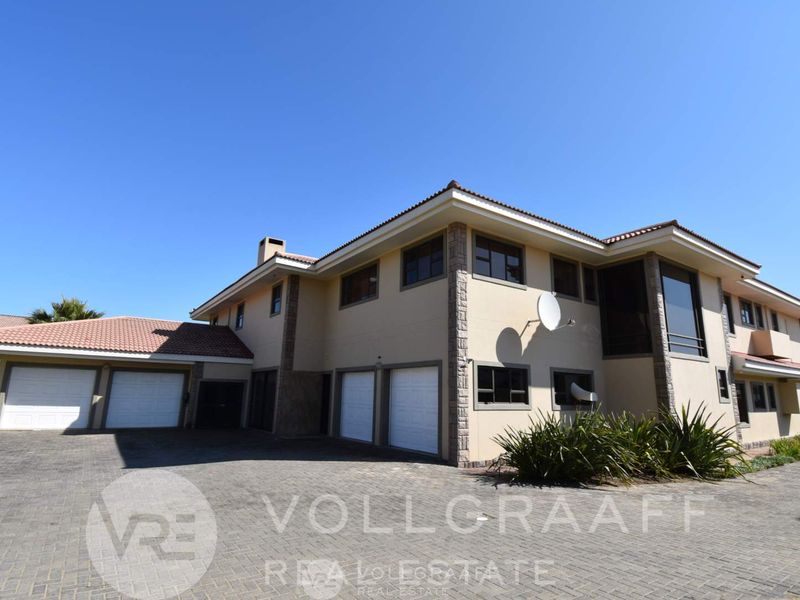 Exquisite coastal family home with heated indoor pool and lush garden – Vogelstrand, Swakopmund - Photo 5