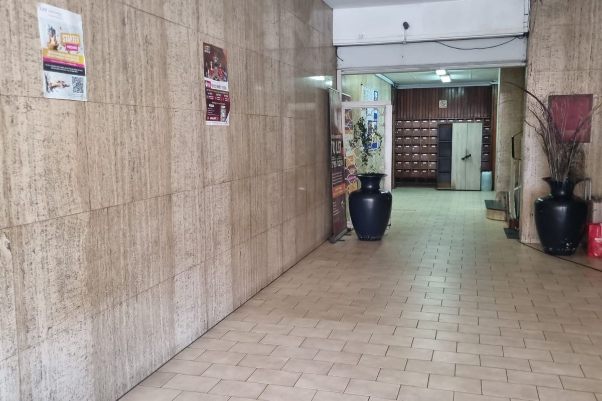 BRAAMFONTEIN,BACHELOR UNIT,R375000 - Photo 3