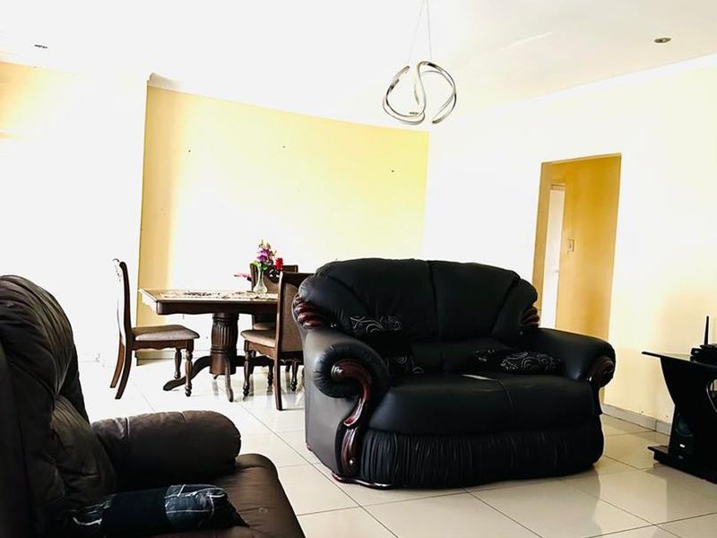 Spacious Ngwelezana Home: Five Bedrooms, Ready for Your Touch - Photo 4