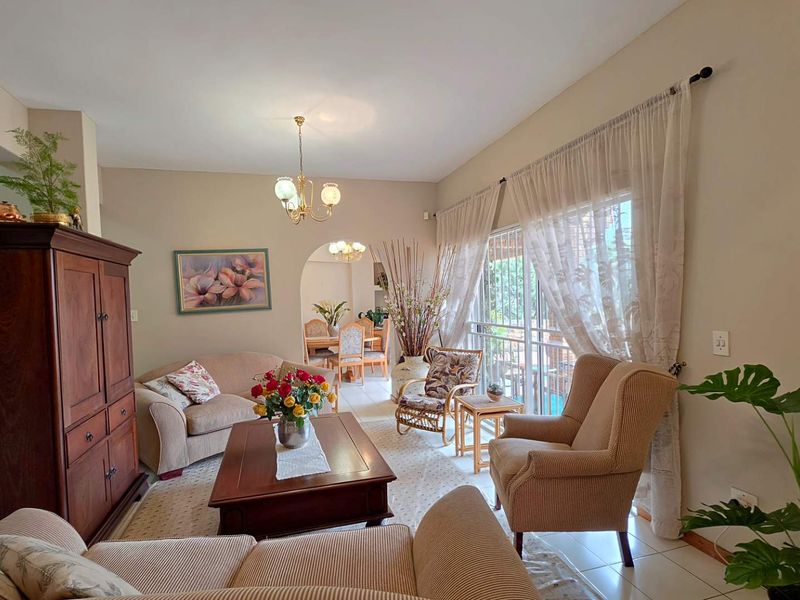 4 Bedroom House for Sale in Bassonia - Photo 4