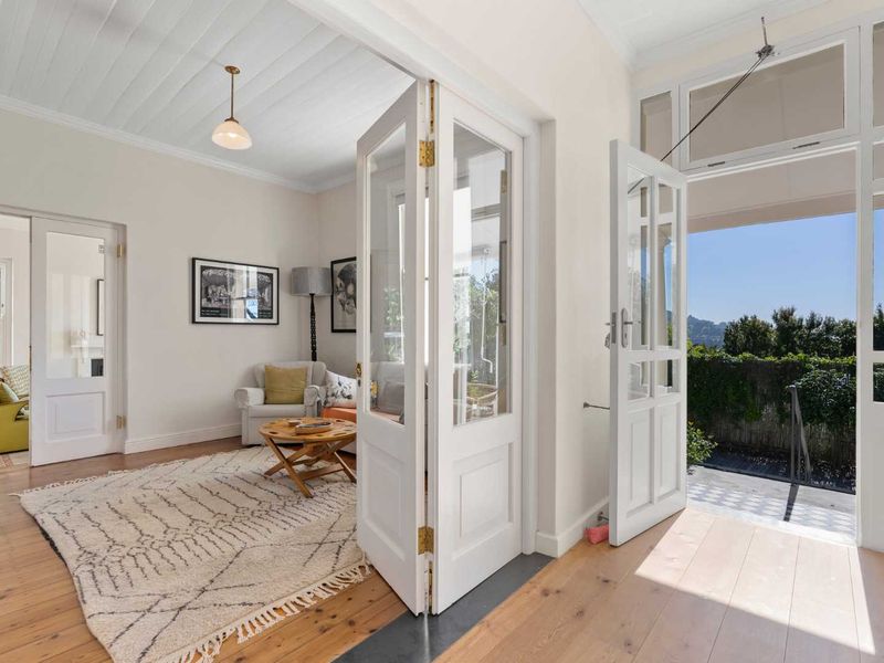 HERITAGE MEETS MODERN LIVING IN HIGGOVALE - Photo 10