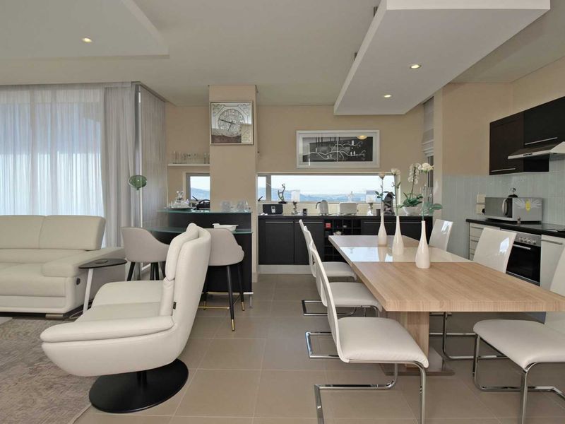 Elite address: Sun filled Secure, Sophisticated Luxury living and a 24hr concierge - Photo 2