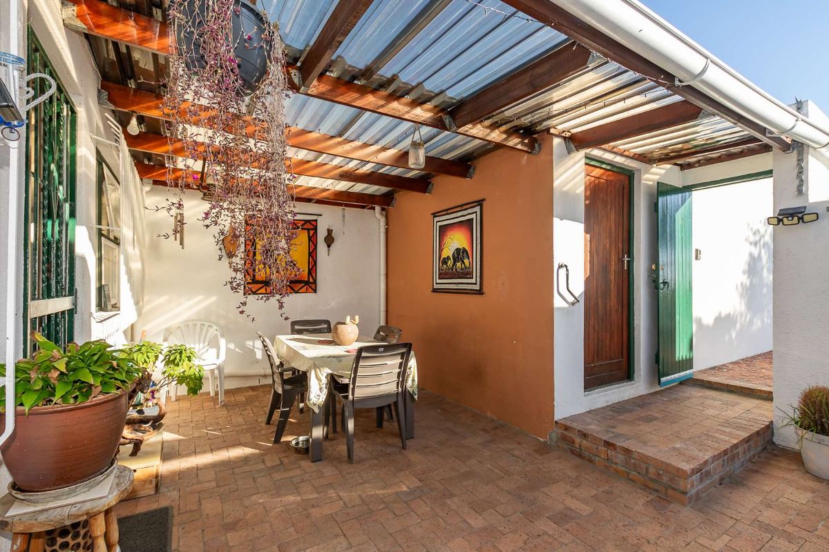 Charming, manageable home with heart! - Photo 4