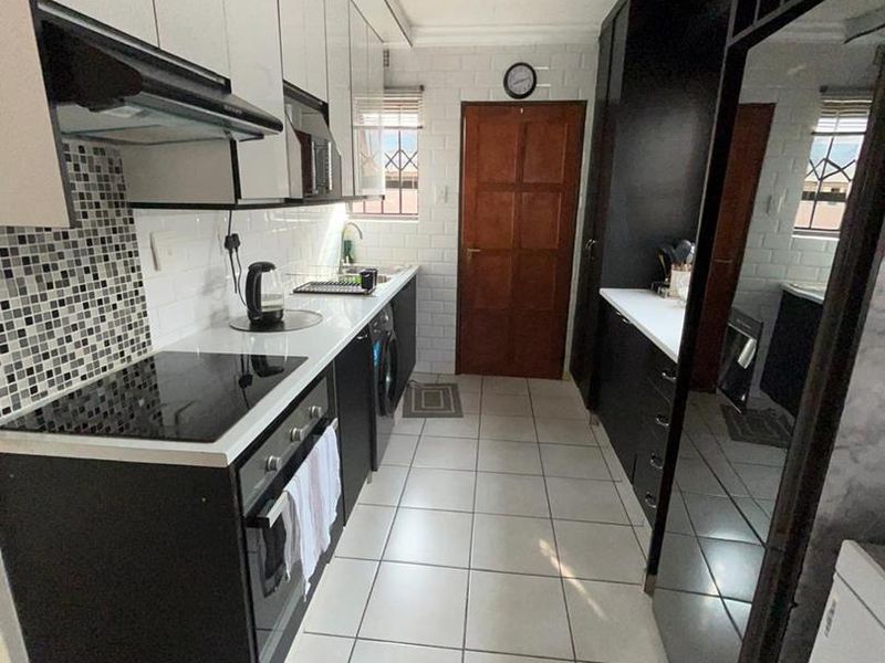 Lovely Home For Sale - Photo 8