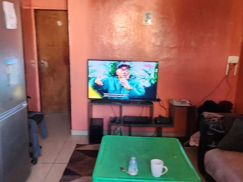 Charming Two-Bedroom House for Sale in Mfuleni - R480,000 Cash - Photo 10