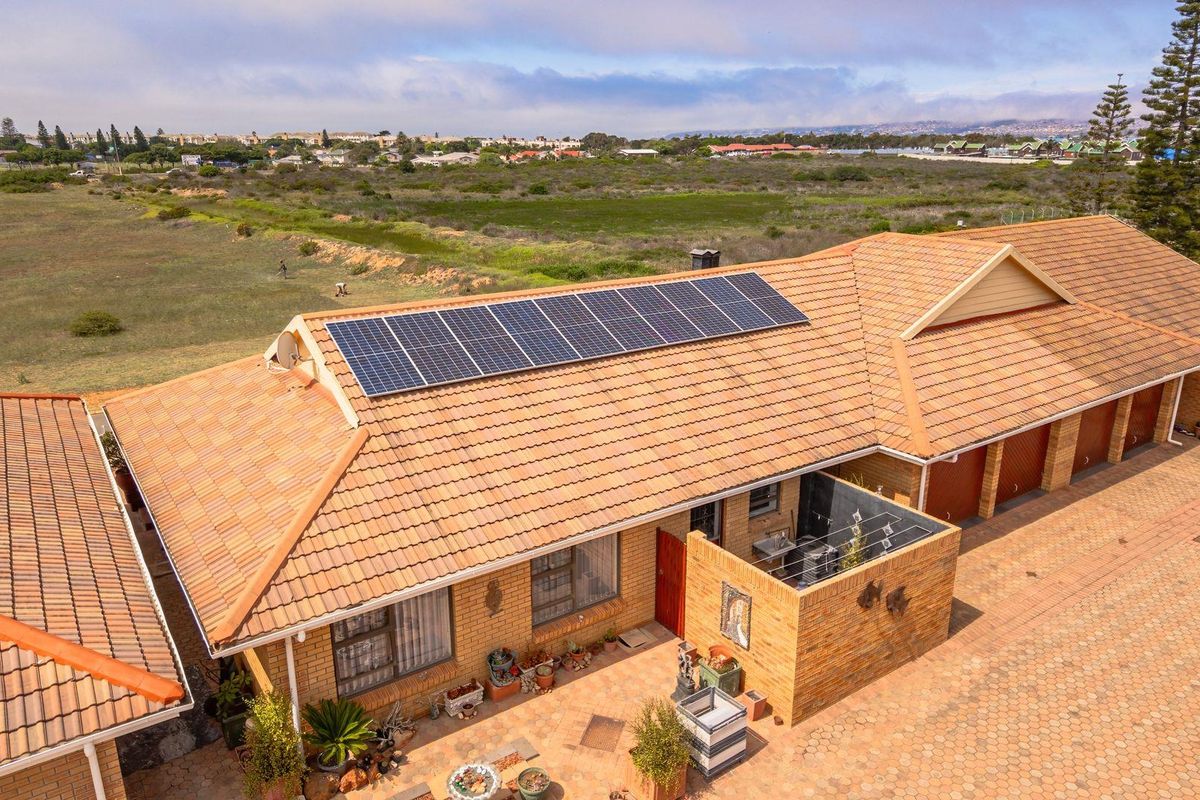 Don't miss out: Ideal townhouse with all the perks - Photo 3