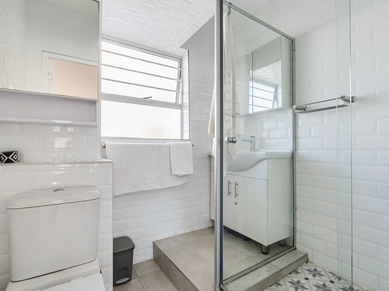 STUNNING SEA POINT APARTMENT -  PERFECT POSITION FOR STROLLERS AND JOGGERS - Photo 10