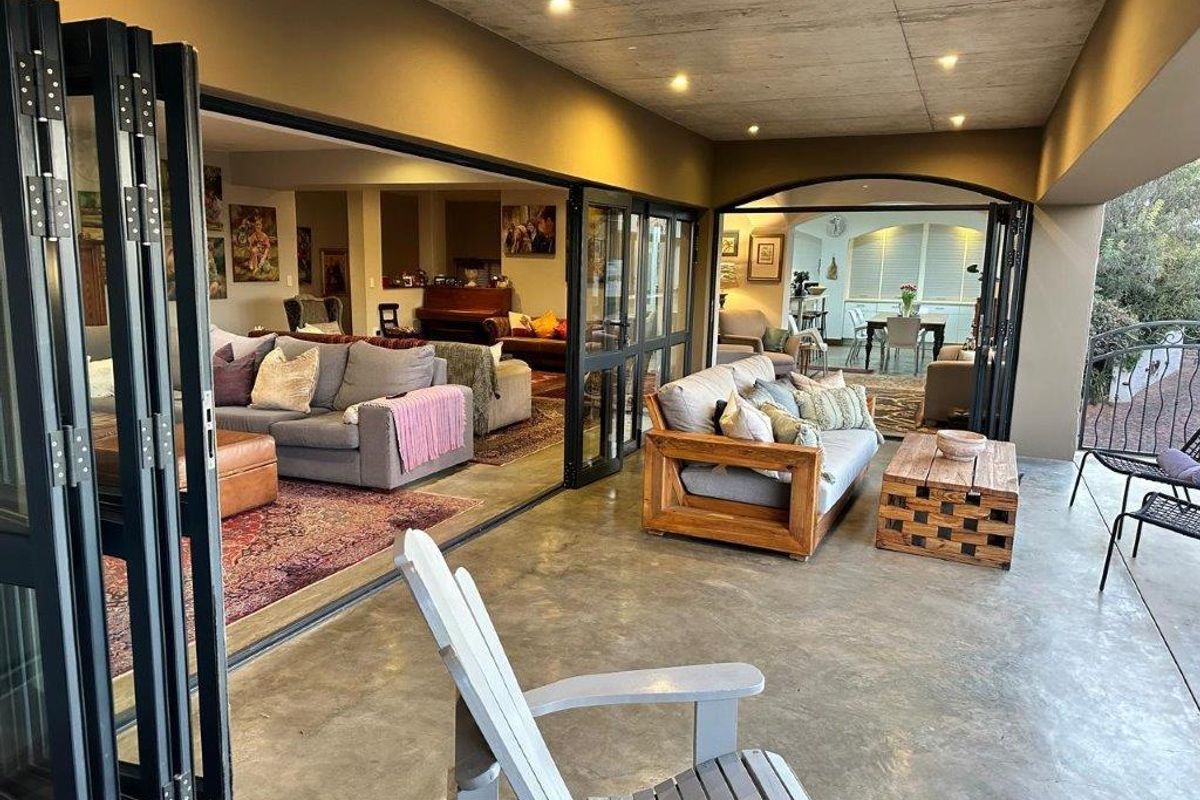 An Architectural Masterpiece for the Distinguished Family in a Sought-After Estate - Photo 4