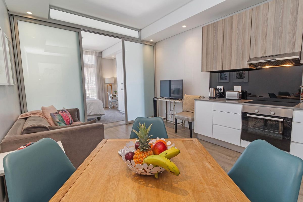 Convenient city living at its best - Photo 5