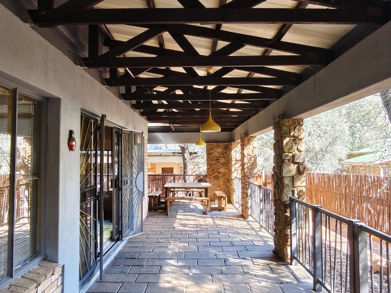 Immaculate Gem: Comfort, Style, and Functionality! - Photo 2