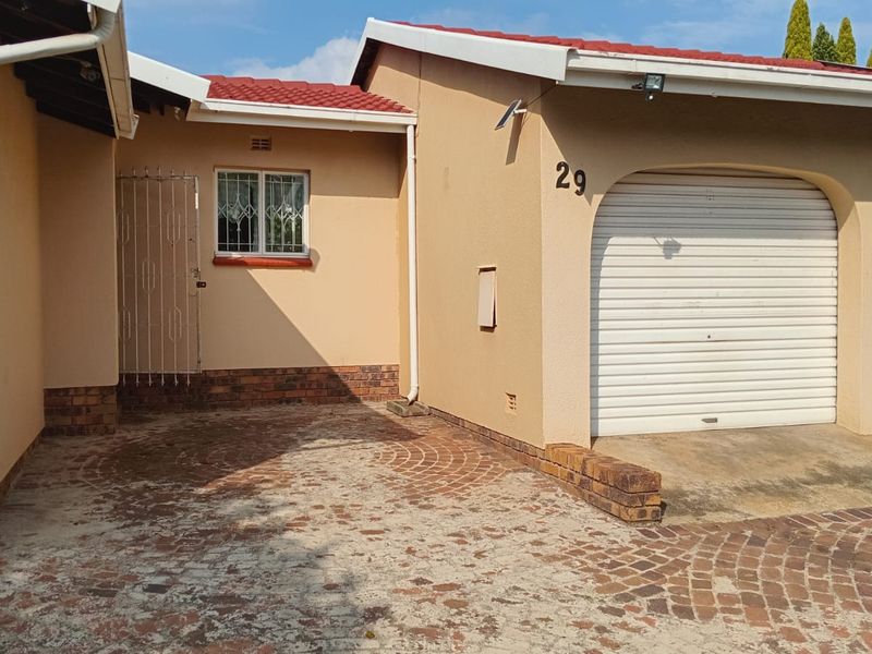 Three bedroom house for sale in Brackendowns - Photo 5