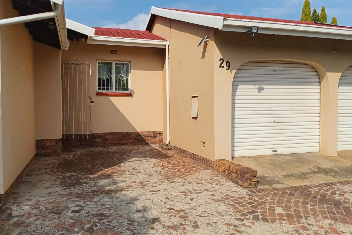 Three bedroom house for sale in Brackendowns - Photo 5