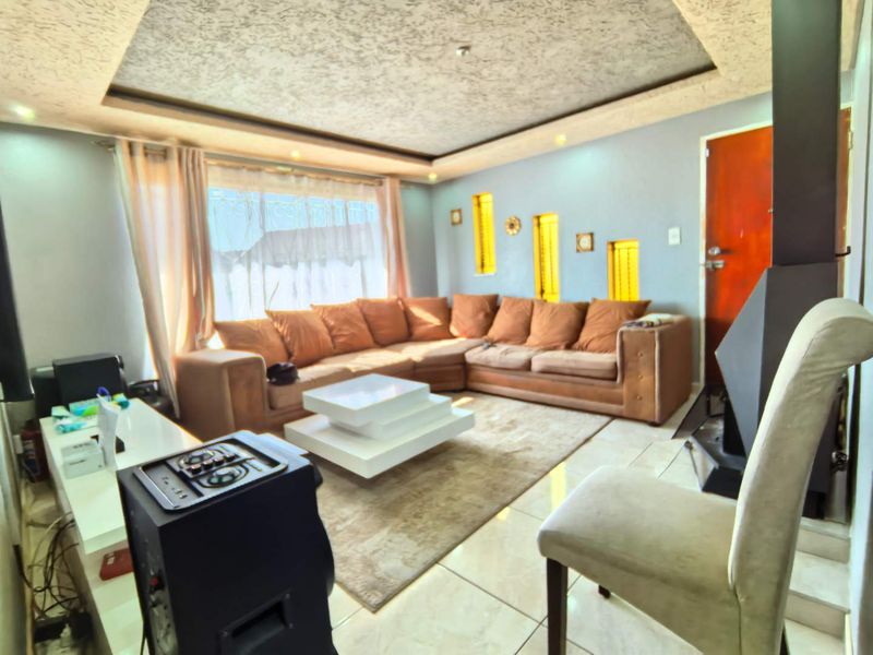3 BEDROOM HOUSE FOR SALE EXIT 2 **SOLE MANDATE** - Photo 9