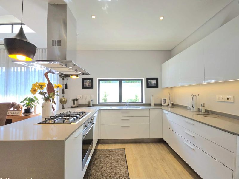 Sophisticated Modern Living in the Heart of Steyn City - Photo 4