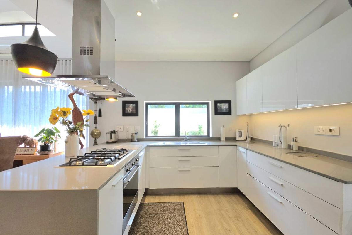 Sophisticated Modern Living in the Heart of Steyn City - Photo 4