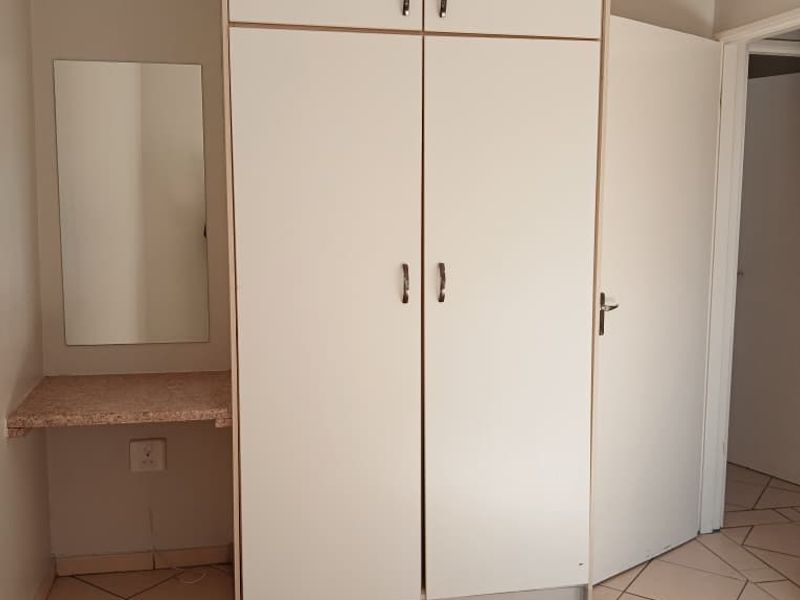 Situated close to shops, schools, offices and Unam - Photo 9