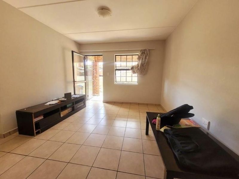 Beautiful ground floor unit up for sale - Photo 10