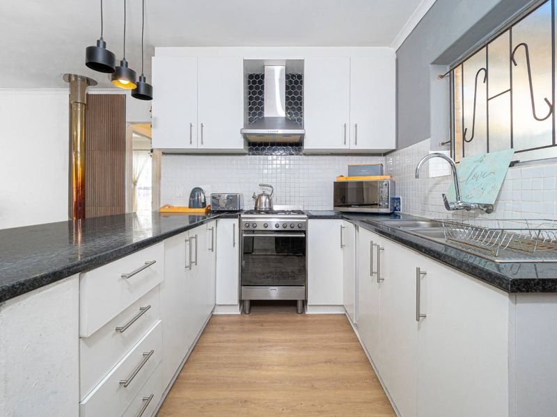 Freestanding 3-Bedroom Home with Separate Entrance - Photo 8