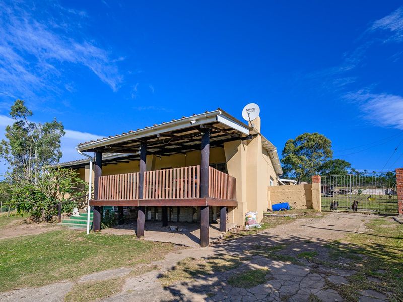 10 Hectare Farm Close to Town, with 3-Bedroom House and 2-Bedroom Flat! - Photo 4