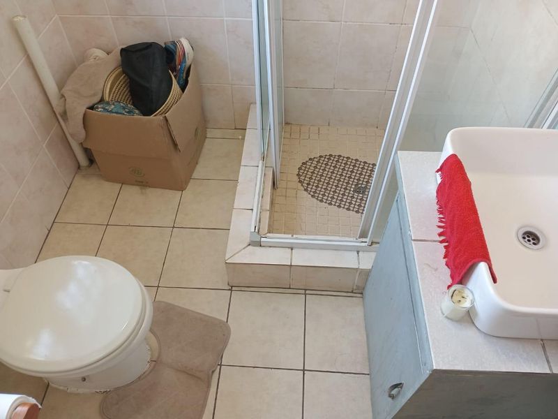 Charming Facebrick Simplex with Practical Comforts & Timeless Appeal - Photo 10