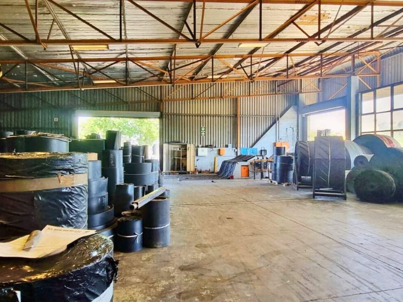 Combined light-industrial offering ±594 m2 (Multiple Units). Multiple roller shutters, yard circulation, high N2 visibility. Avail. Mar–Apr 2026 - Photo 7
