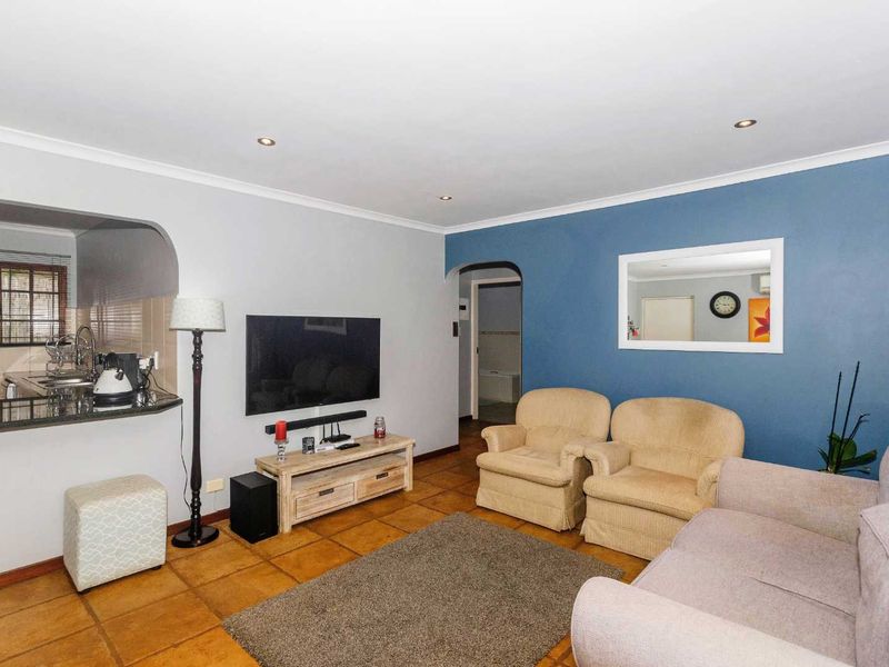 Beautiful 2 Bedroom Townhouse For Sale in Waterfall - Photo 3