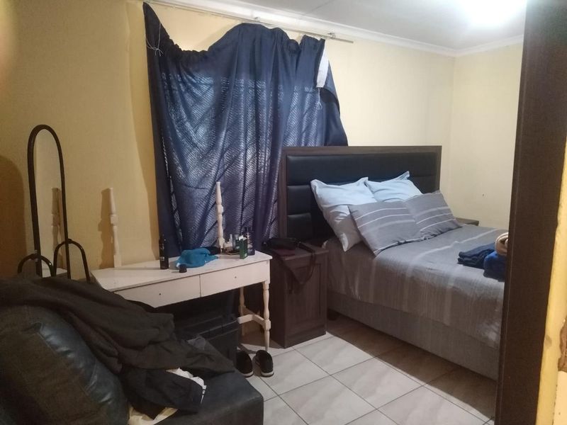 TWO BEDROOMS HOUSE FOR SALE IN SOSHANGUVE V V - Photo 6