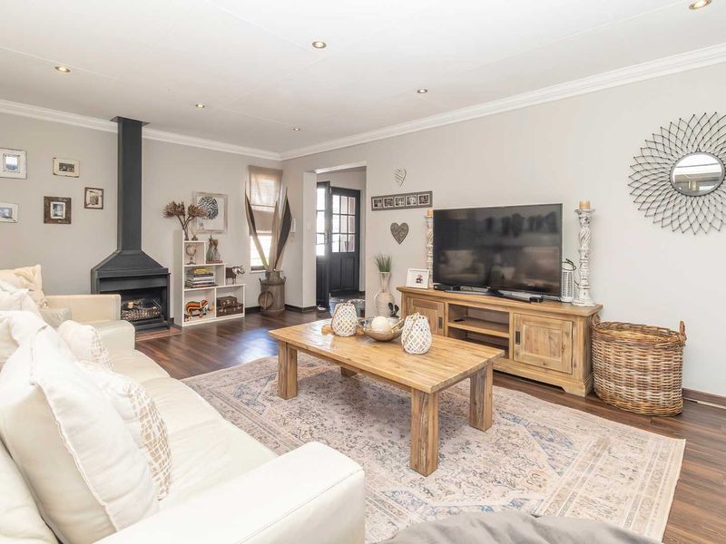 Lovely Spacious 4 Bedroom Family Home - Photo 8